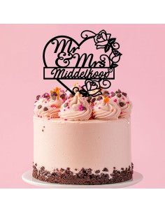Taarttopper op Maat: Mr & Mrs in Hart met Rozen en Naam